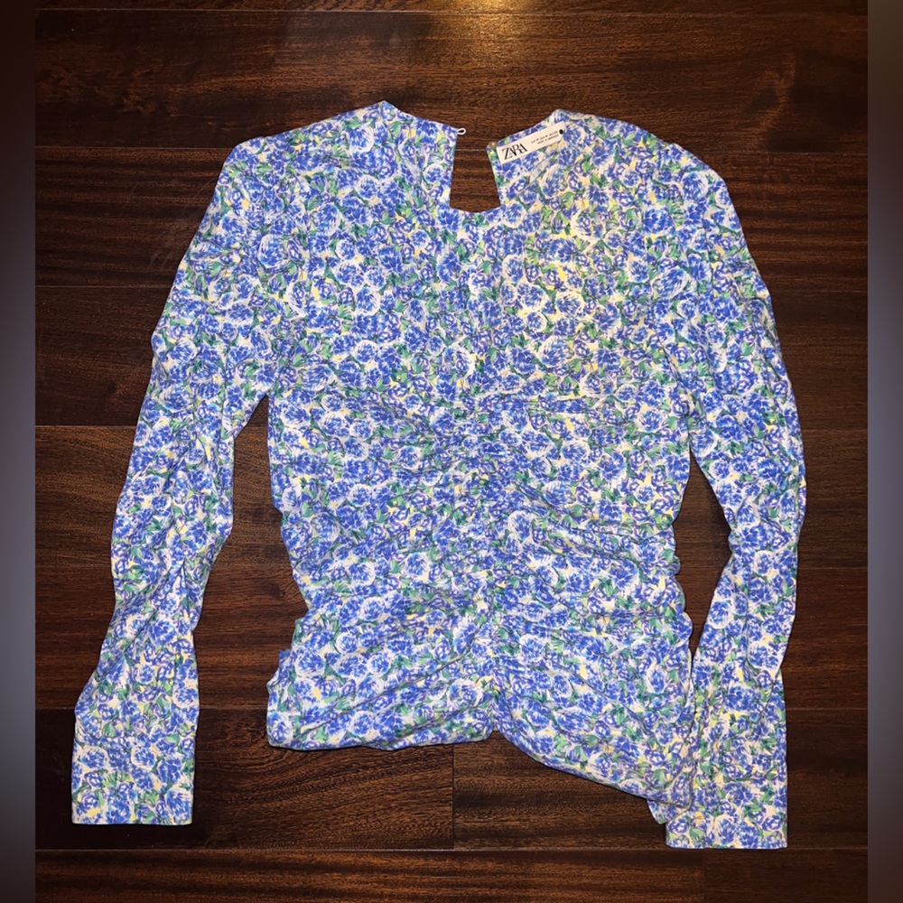 ZARA - SIZE M - FLORAL AND BLUE BLOUSE